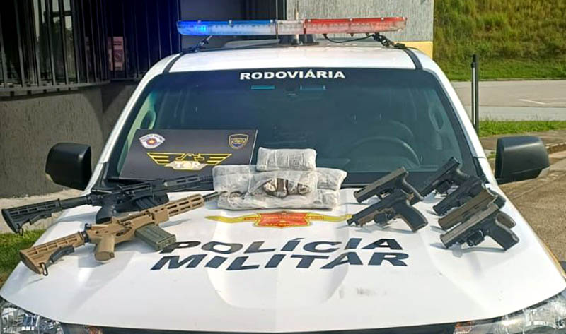 Polícia Rodoviária apreende armamento de grosso calibre com mulheres em ônibus interestadual