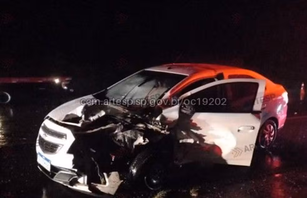 Motorista morre em batida frontal entre carros em rodovia de Avaré